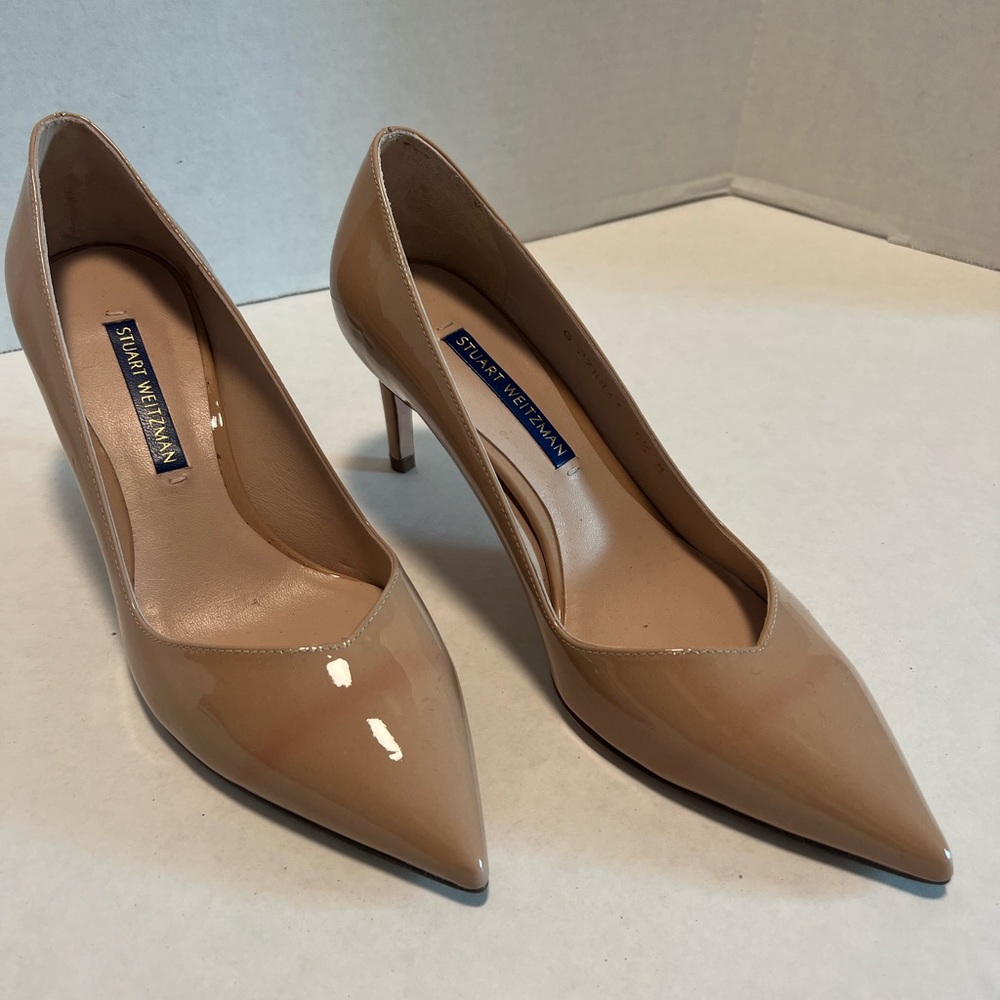 Stuart Weitzman heels. size 5.5. Beige patent leather